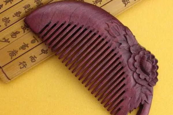 木梳子要经常洗吗 木质的梳子什么样的好 木梳子要经常洗吗 木质的梳子什么样的好