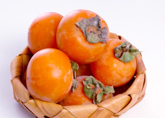 吃柿子能喝酒吗?柿子能和牛奶一起吃吗