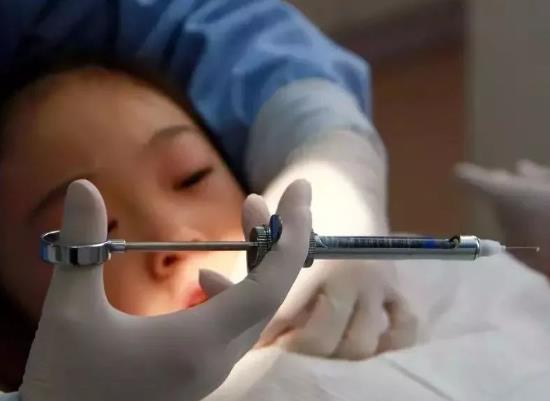 拔牙后脸肿了睡觉往哪个方向?拔牙后脸肿睡觉该怎么躺