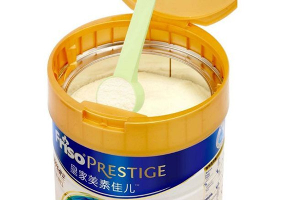 奶粉怎么冲才是正确的 奶粉为什么不能用开水泡 奶粉怎么冲才是正确的 奶粉为什么不能用开水泡