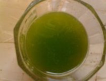 面条做法大全带图解 巧用面条机自制青瓜汁面条1