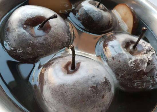 冻梨解冻后时间久了还能吃吗?吃了有酸味的冻梨会怎样