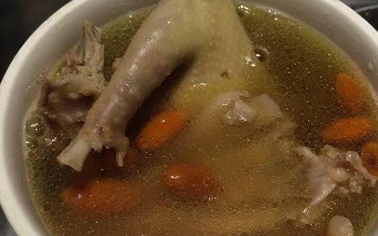 鸽子煲汤要不要炒?清蒸鸽子要放油吗?