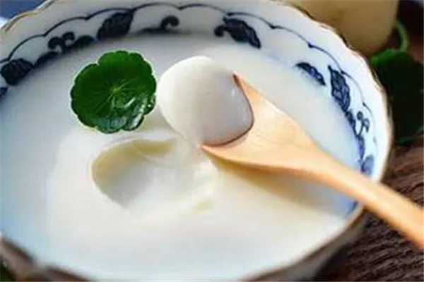 猪油用水熬还是用油熬 猪油怎么炼又白又好吃 猪油用水熬还是用油熬 猪油怎么炼又白又好吃