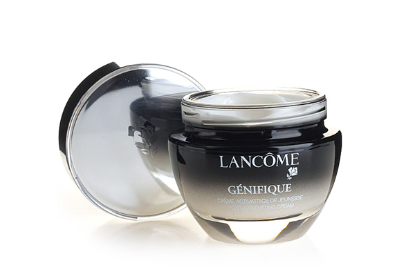 面霜可以直接涂脸上吗 面霜可以涂手上吗 面霜可以直接涂脸上吗 面霜可以涂手上吗