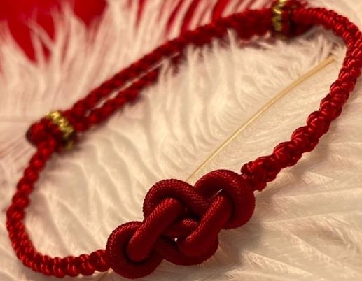 本命年的红绳过了本命年怎么处理?本命年红绳洗澡的时候怎么办