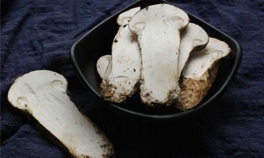 松茸表面的黑色需要刮掉吗 松茸不能洗吗